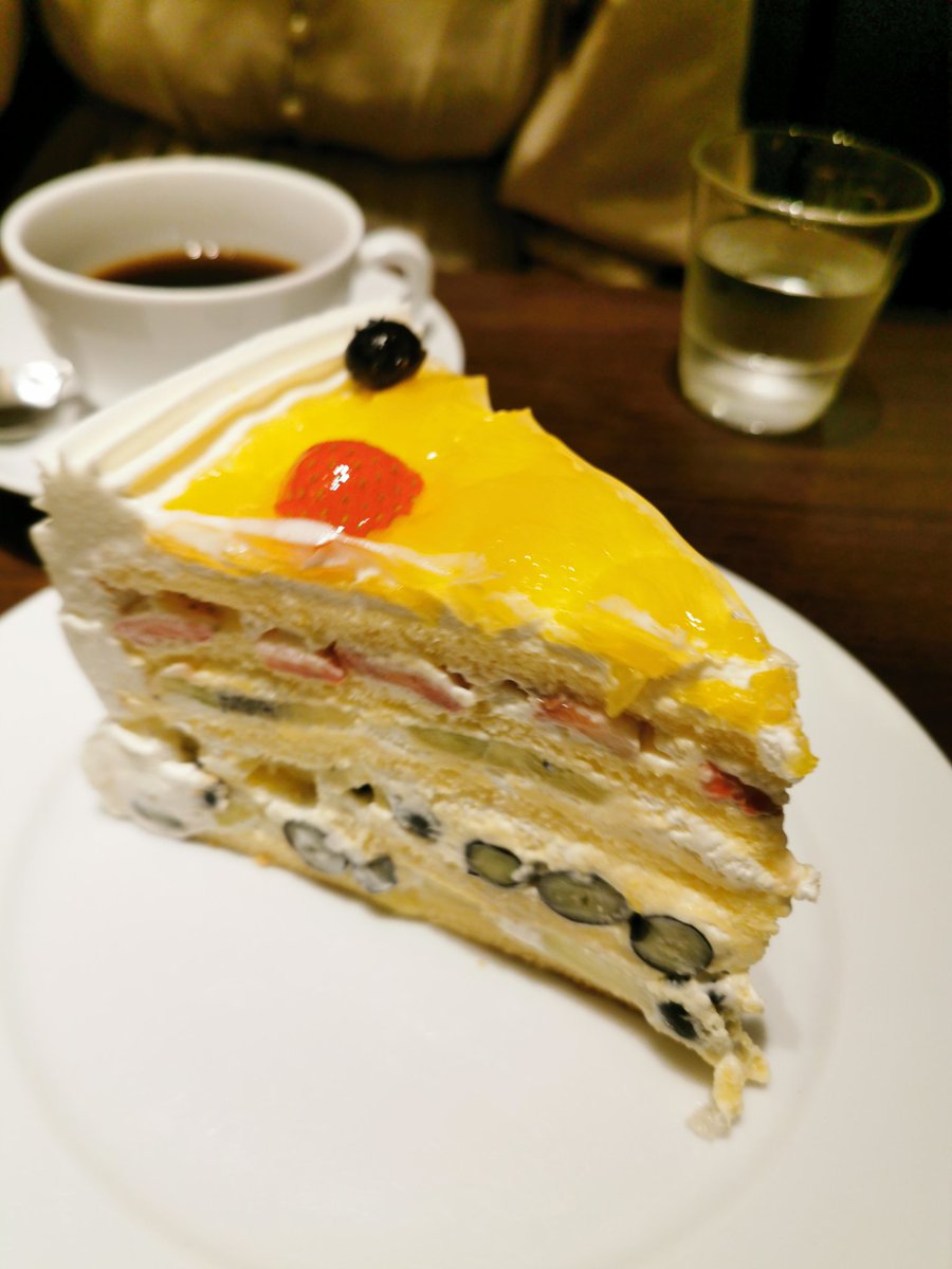 ちびうさ 無給兎ブロガー 食べログ丸の内 有楽町3000円クーポン Harbsでも使えました 店内でお茶とケーキ食べて テイクアウトでケーキ買って合算5000円以上にして3000円クーポン使えました ピッタシ5000円は失敗して50円になりました
