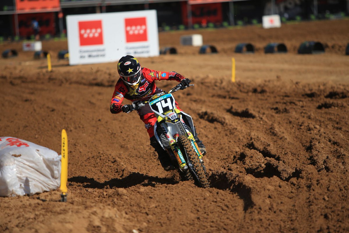 The EMX250 riders are now on the line waiting for their first race of the day! Don’t miss the action, make sure you watch it LIVE now on MXGP-TV.com 📺 

#MXGPSpain #MXGP #Motocross