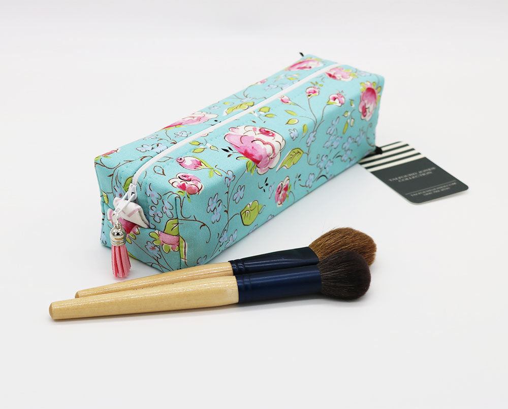 TalfourdJones's tweet photo. Another colourway of this long makeup bag, perfect for so many jobs. come take a look at https://t.co/FM0k70ZagZ https://t.co/QxFh50woL4