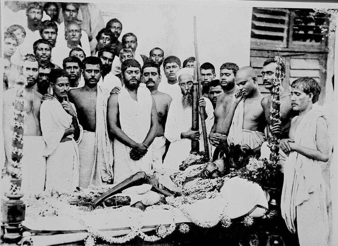 indiadivine's tweet photo. A rare picture of the maha samadhi of Sri Ramakrishna Paramhamsa. Swami Vivekananda can be seen standing in front center. https://t.co/XNbLdbCS8Z