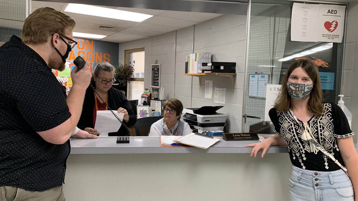 chshighschooltn's tweet photo. Mr Bumgardner & CHS Senior Kate share their college stories in celebration of College App Week! #TNCollegeAppWeek https://t.co/bdPeAL3Ax3