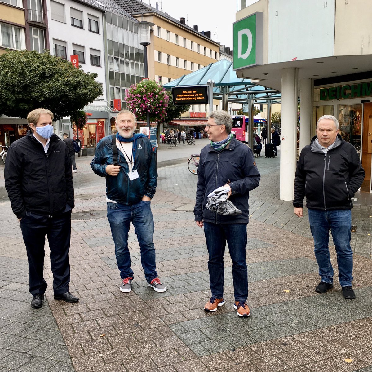 Mönchengladbach ist jetzt Mitglied in der AG fußgänger- und fahrradfreundliche Städte. Beim Rundgang mit der Fachjury wurde deutlich: es ist kein Schlusspunkt, sondern bringt die Verantwortung mit sich, künftig stark an einer besseren, sauberen und sicheren Mobilität zu arbeiten.