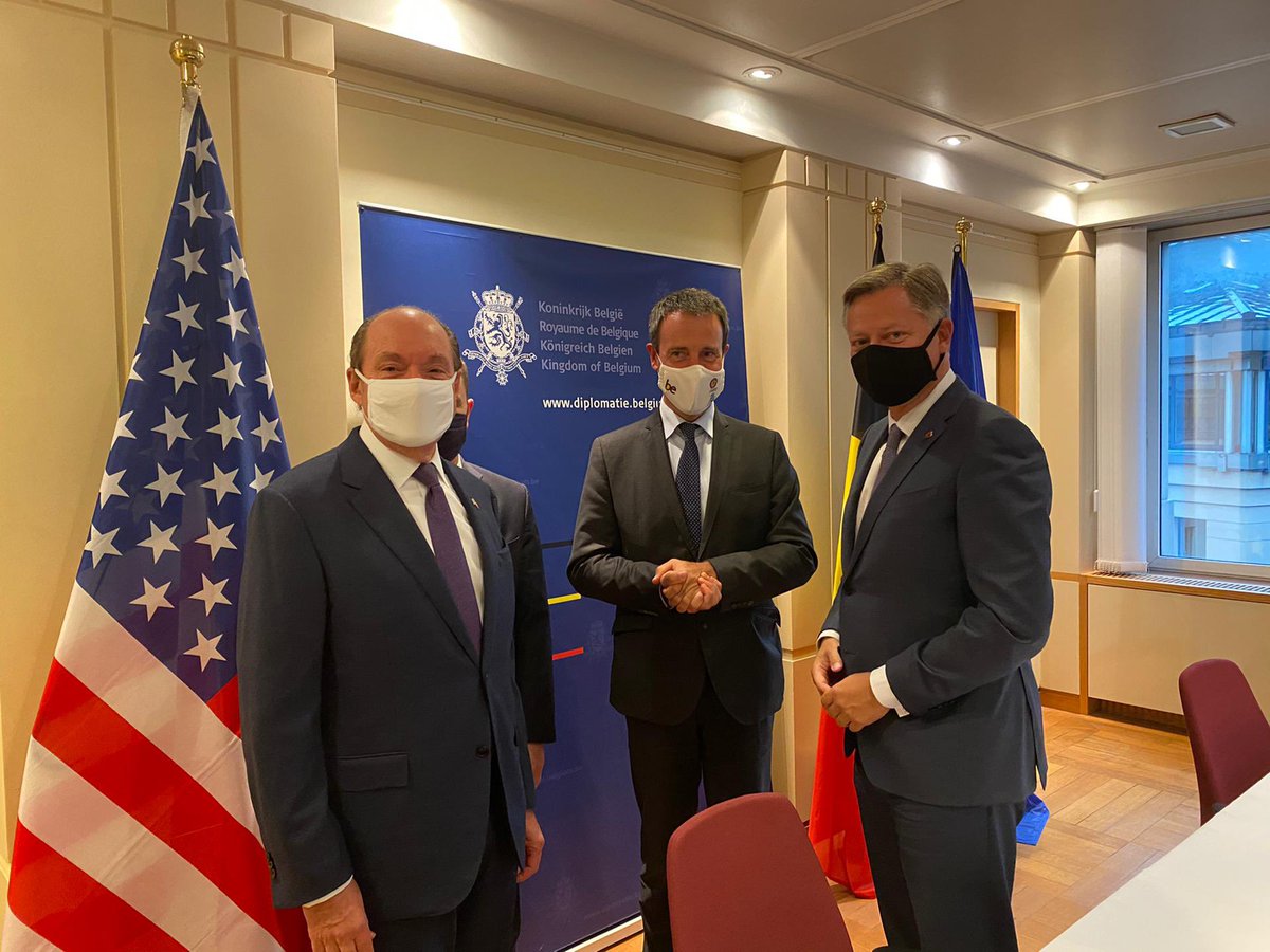 Pleased to witness the signature of the agreement between Belgium and USA for Preclearance @BrusselsAirport. In the future this will allow passengers to clear US customs prior to departure, making travel to the US faster and even more convenient. #safetravel https://t.co/eWPlEBpYDG