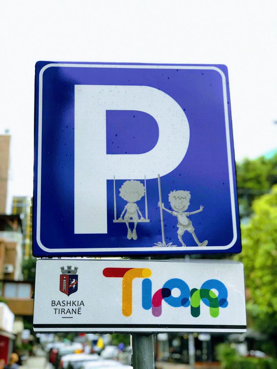 Road #Safety Signs nuk kanë qenë kurrë më #cute se kaq! E meqë Sigurinë Rrugore e kam pjesë të pandarë të jetës (edhe shumë përzemër), e shijova të gjithë rrugën nga shtëpia në punë 😜🥰
#Tirana100
#CuteRoadSafetySigns
#FriendlyCity 
#EnjoyedSoMuch