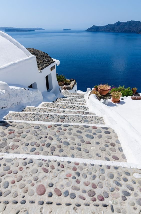 barndominium_us's tweet photo. What I wouldn’t do to live in Greece https://t.co/9FuNJT32Jo