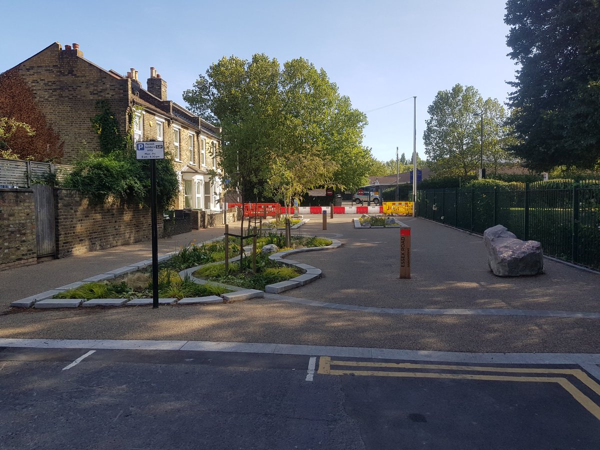 Labourstone's tweet photo. #Wowzer @wfcouncil #Coppermill #LiveableNeighbourhood #EssexRdE17 #RainGardens looking absolutely stunning. What a difference they make to the #PublicRealm! #WhoWouldNotWantThis! #wfminiholland @WeSupportWFMH @London_Cycling @sustrans @willnorman #StreetSpaceLDN https://t.co/uPTqwO94OS