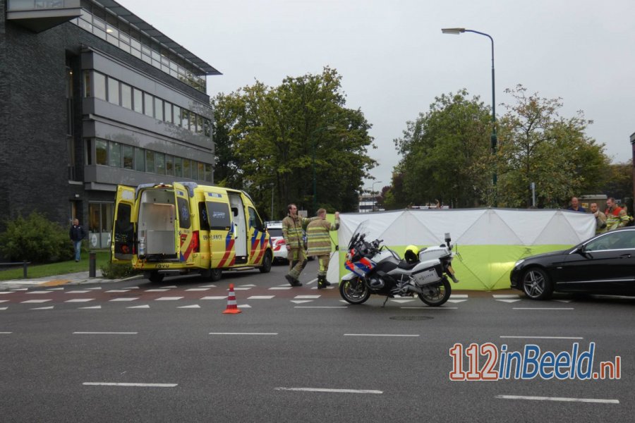 Scooterrijder ernstig gewond bij aanrijding met personenwagen op kruising in #Veenendaal. 112 in Beeld.
