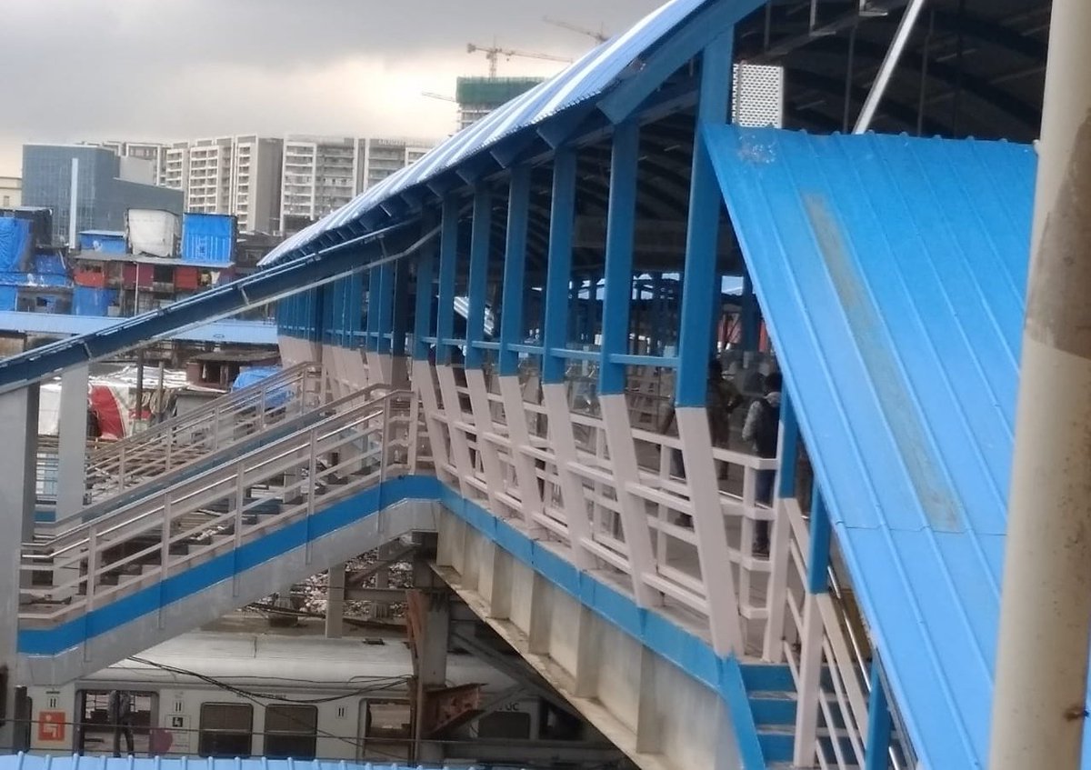New FOB commissioned at Bandra station enhancing convenience &amp; safety of commuters. 

The six mtrs wide &amp; 80 mtrs long FOB connects east to west &amp; all PFs.

Converting crisis into opportunity, six FOBs are opened since #lockdown on Mumbai Suburban,further strengthening the infra.