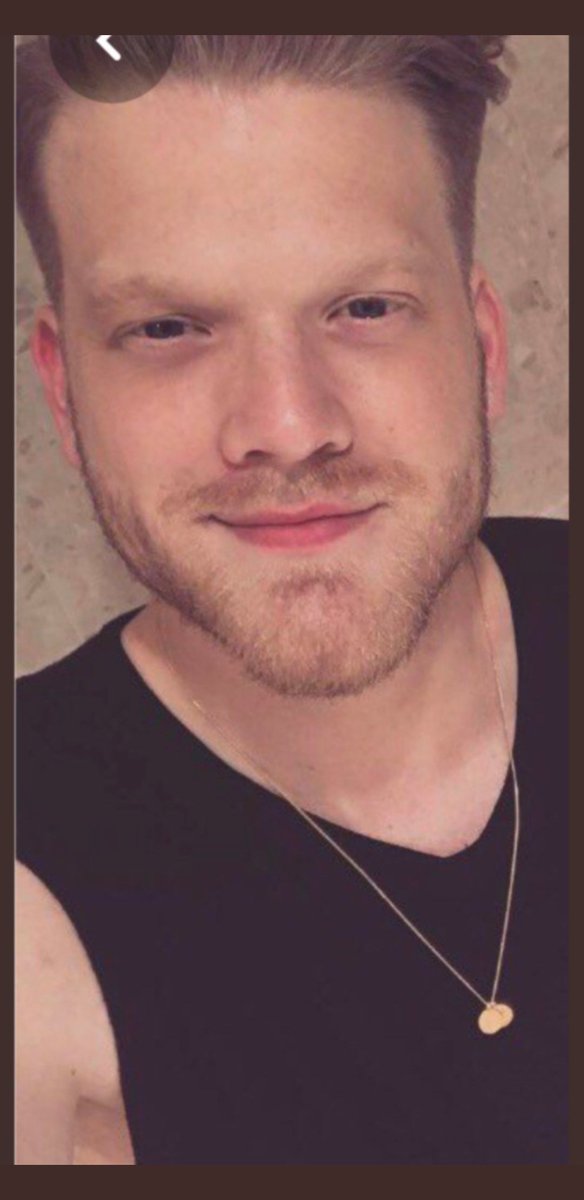 iamnemesis666's tweet photo. Day #28 of #Scottmonth I love the way your gorgeous smile lights up any room you are in. It makes me smile and that's something I rarely do. You are my hero @scotthoying https://t.co/2DPCY4COJf