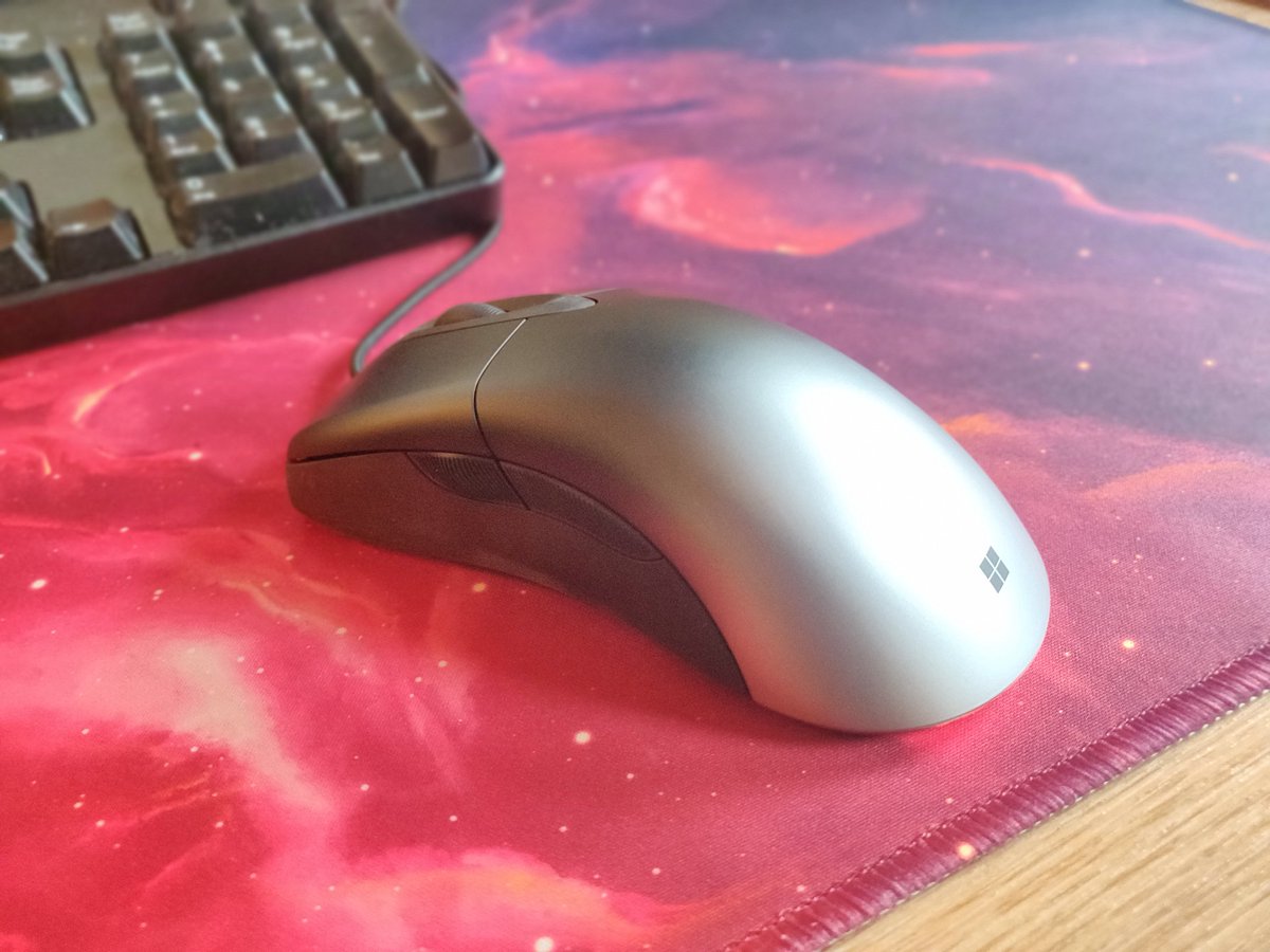 jamesbradshaw's tweet image. The Microsoft Intellimouse is back. It's just how I remember it. Shame the custom drivers don't like my KVM. Oh well it's not like I need to change the LED lights often. #microsoft #intellimouse #driverfail