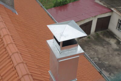 brickworks_llc's tweet photo. Spending a small amount of money on a chimney cap repair now could prevent thousands of dollars in property damage down the line. Learn more here: https://t.co/R9xGxguxdf https://t.co/NrJuVS6HTN