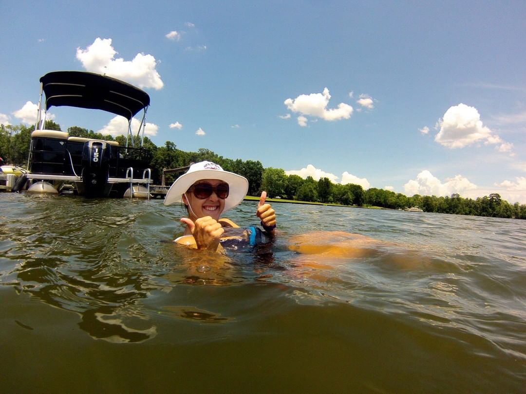 BumFloat's tweet image. When your troubles keep you awake. Don’t you cry, float on by. Life is sweeter on the lake! #bumfloat #outdoors #atthelake