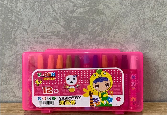 Crayon oil pastel 12 warna, sekotak Rp. 8.000. Kotaknya ada dua warna, pink sama biru, isinya sama. https://www.tokopedia.com/hophops/crayon-oil-pastels-v-gen-12-warna