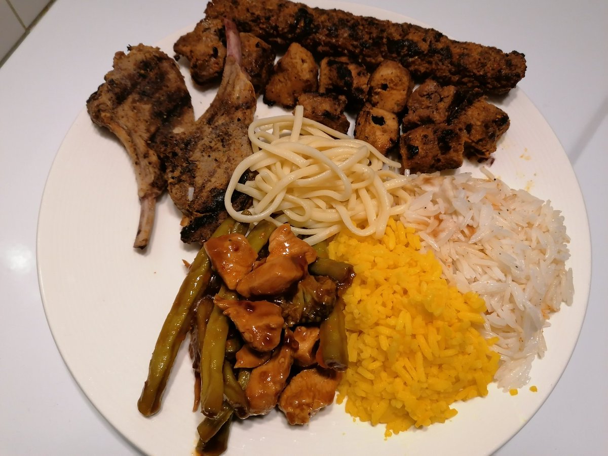 Suzy_Q_pid's tweet photo. Made myself a plate of leftovers haha. Thai food and also last night's BBQ on one plate. Also having some flatbread with tzatziki😍❤️ https://t.co/PD48st6vkZ
