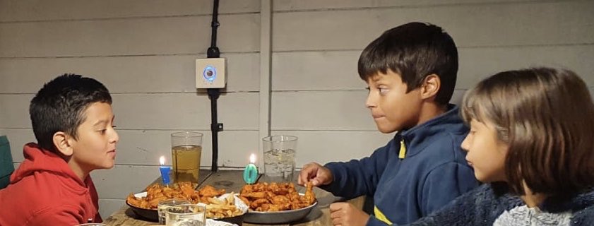 henrymaj's tweet photo. Introducing the Buffalo Wing Birthday Cake! Recipe: 2kgs Buffalo wings and a side of truffle fries @rustybicycle #WingsofInstagram https://t.co/90Z6pDDHEo
