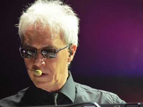 Silvio Capeccia, 'Vivo da re' dal vivo al pianoforte per Rockol https://t.co/3CiMBcBFi4 https://t.co/y94JcqVCTU