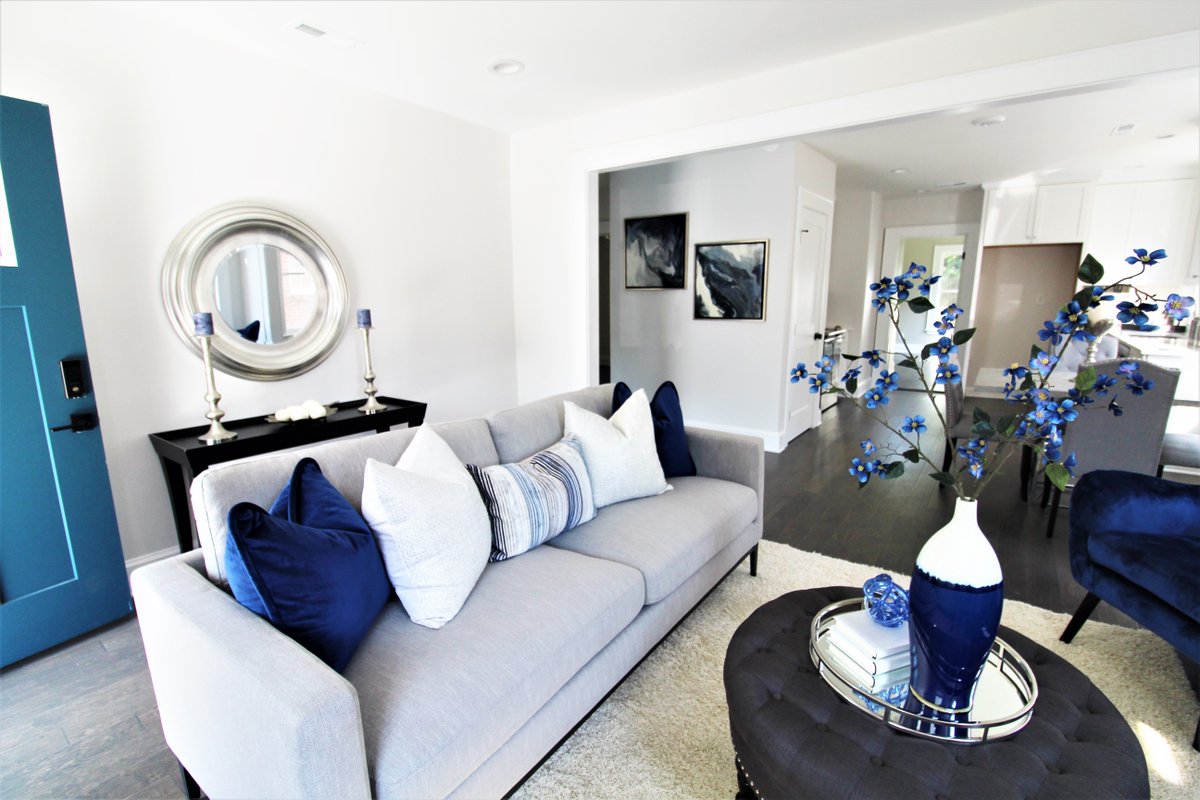CLThomestager's tweet photo. Here's a little gem in Dilworth, it's small on square footage but big on Style. In order to make this living space seem bigger we used neutral tones with pops of bright blue and shiny surfaces to reflect the light.  #stagingcharlotte  #charlotterealestate https://t.co/ZP6964O0al
