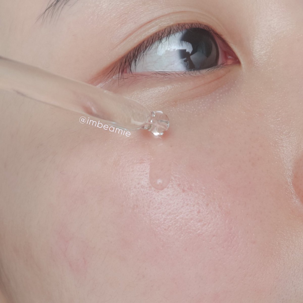 imbeamie's tweet photo. เป็นคนเดียวป่าวที่ชอบความวีแกนของ Sephora glow collection ไม่ค่อยเจอรีวิวแต่อยากมาแชร์ เซรั่มรวมวิตามิน C+E เนื้อเป็นน้ำไม่ใช่ออย ชุ่มชื้น ซึมไวมาก สกัดจากธรรมชาติล้วน 97% อัดแน่นขนาดนี้ราคาไม่ถึงพัน ดู��ูปเทียบเห็นความโกลวคือใจฟูตามละ ผิวเด้งขึ้นสุดๆ
ไม่มีparaben,mineral oil ด้วย https://t.co/EwPBgEh5l5