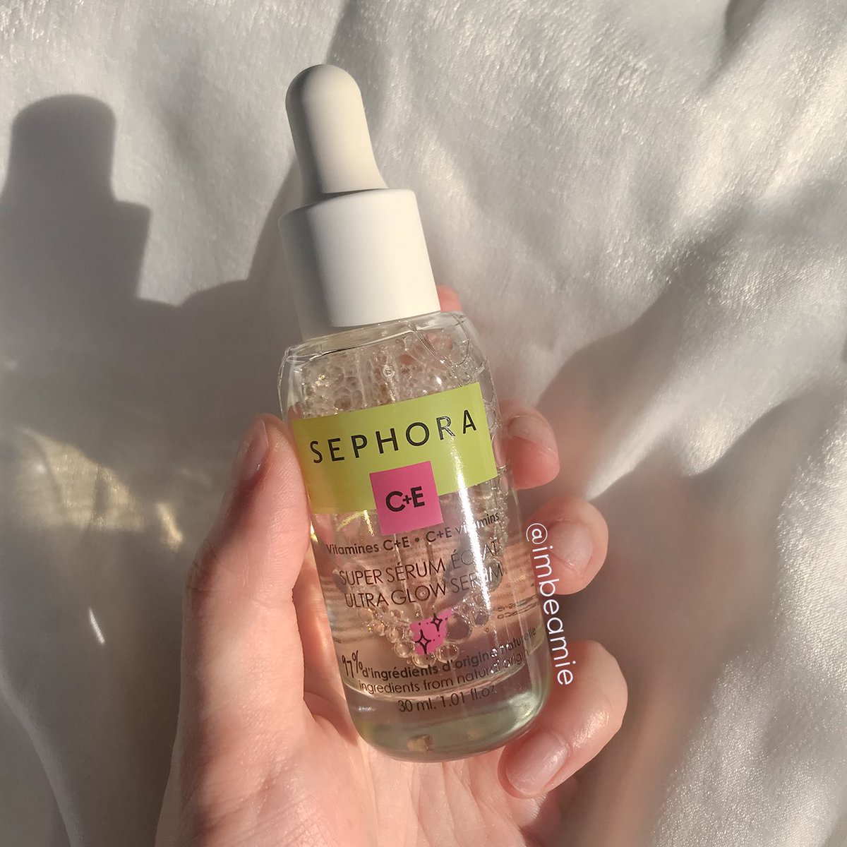 imbeamie's tweet photo. เป็นคนเดียวป่าวที่ชอบความวีแกนของ Sephora glow collection ไม่ค่อยเจอรีวิวแต่อยากมาแชร์ เซรั่มรวมวิตามิน C+E เนื้อเป็นน้ำไม่ใช่ออย ชุ่มชื้น ซึมไวมาก สกัดจากธรรมชาติล้วน 97% อัดแน่นขนาดนี้ราคาไม่ถึงพัน ดู��ูปเทียบเห็นความโกลวคือใจฟูตามละ ผิวเด้งขึ้นสุดๆ
ไม่มีparaben,mineral oil ด้วย https://t.co/EwPBgEh5l5