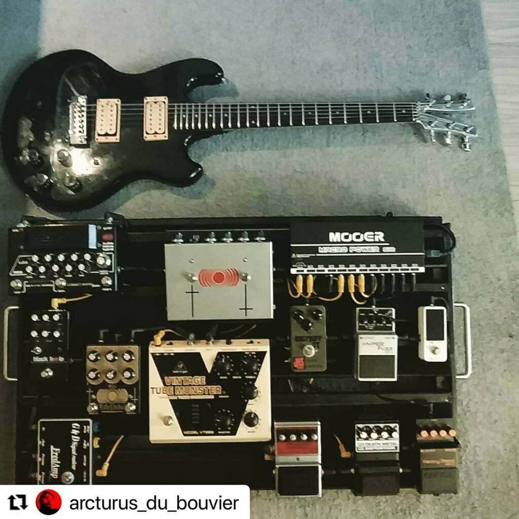 CodaEffects's tweet photo. A Black Hole in nice company! Two @earthquakerdev Life Pedals, an @ehx Big Muff Russian reissue, @correctsoundcustom Black Sunn.... this pedalboard must doom!

I love these old Kramer with aluminum neck. There less hype than Travis Bean guitars but can provide the same kind … https://t.co/LJQ5vNZBG1