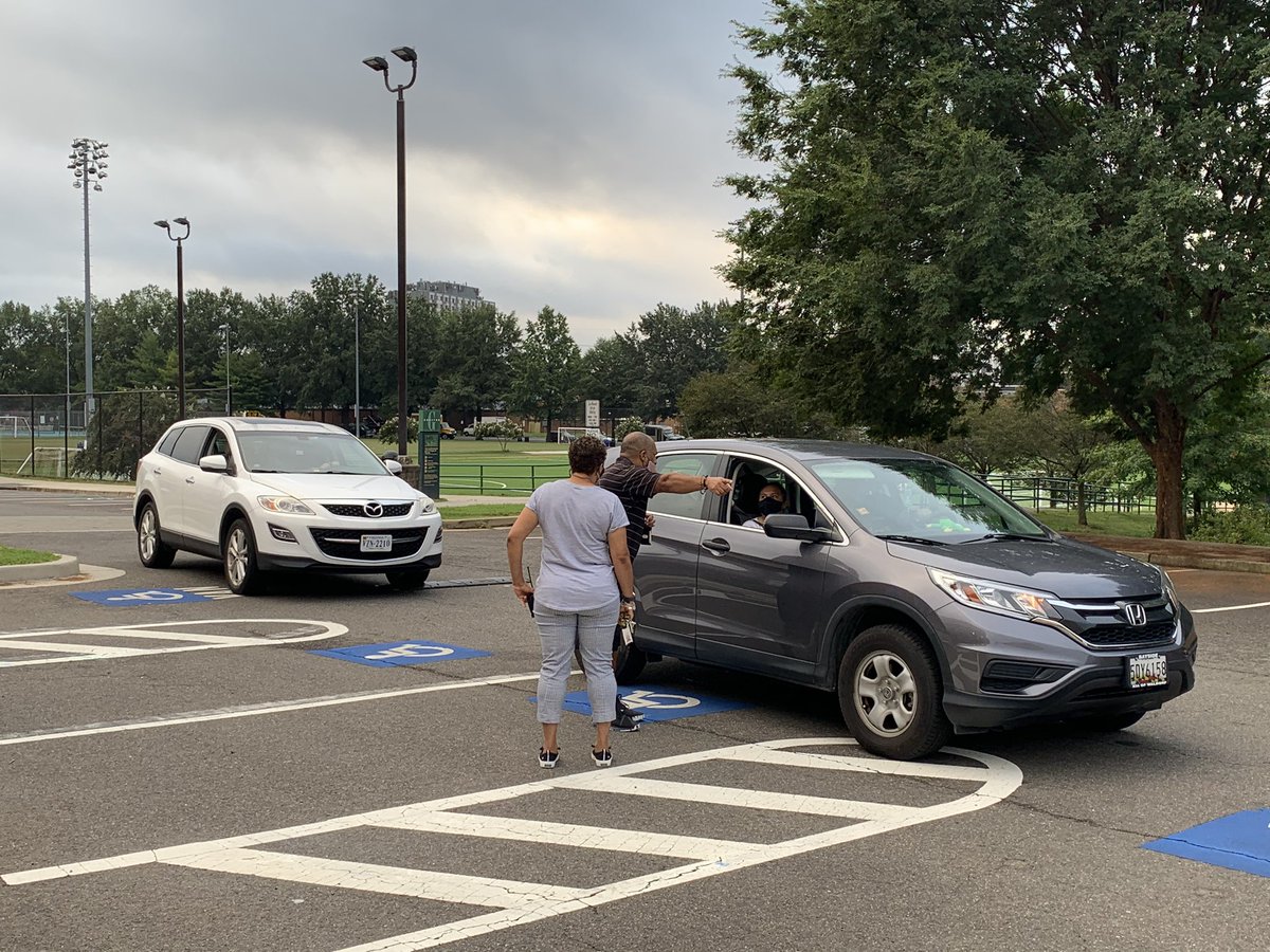APSGunston's tweet photo. APS Instructional kits distribution at Gunston! It’s so good to see families and even better to have help! #OneGunston https://t.co/vjZJQ4EOSS