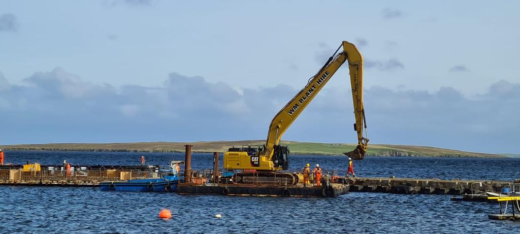 wmplanthire's tweet photo. Beautiful shots of our #CAT340 up in Shetland! Great teamwork @TMSMaritime #marine #dredging #piling #3DGPS #longreach https://t.co/VsdPqQkcrI