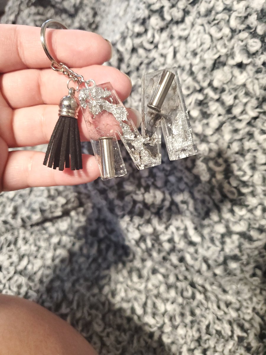 ResinRezn's tweet photo. New line of keychains😁😁
Bullet Casing Keychains / free shipping 🤯🤯
Check out my etsy : https://t.co/agzJAN31H1
Or instead https://t.co/5kqsIWFm33

#resin #smallbusinesssupport #shopsmall #bulletshells #smallbusiness #handmade #keychain https://t.co/fm5syLT5LC