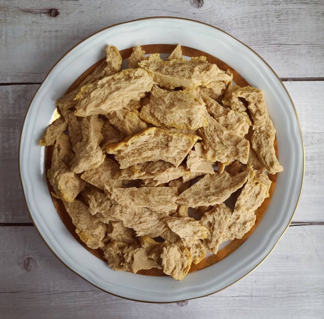 veggienning's tweet photo. 🌱POLLO HEURA CASERO🌱
El otro día no gané el concurso de @HeuraFoods así que decidí hacer mi propio pollo casero para el antojo 
Salen 450 gr por 50 cnts.
Hiper barato y riconudo https://t.co/cPADHDkeqh