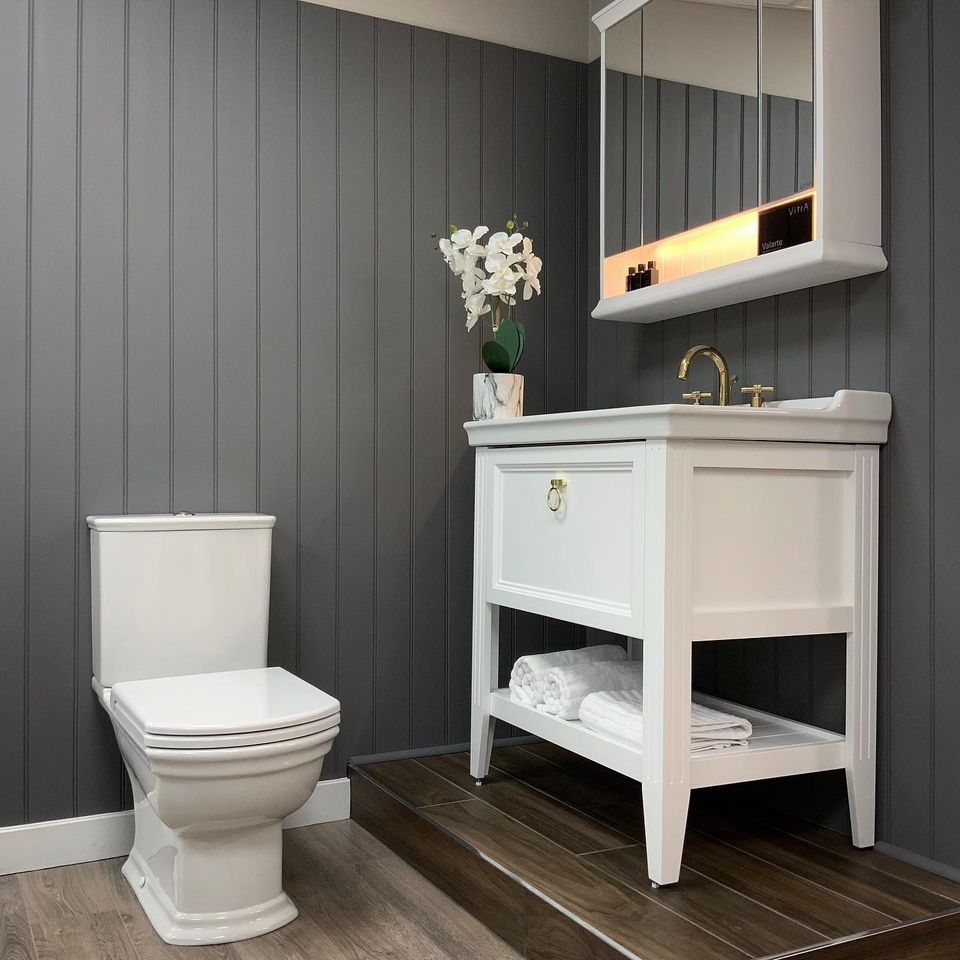 AcaeliaKB's tweet photo. Introducing our new #showroom display: Vitra Valarte🤍
@VitrABathrooms latest range gives our customers the perfect traditional alternative to their usual contemporary collections.. and it’s just beautiful! Visit our #Macclesfield showroom to see it for yourself💭 #Cheshire https://t.co/GeqIOZ3RgH