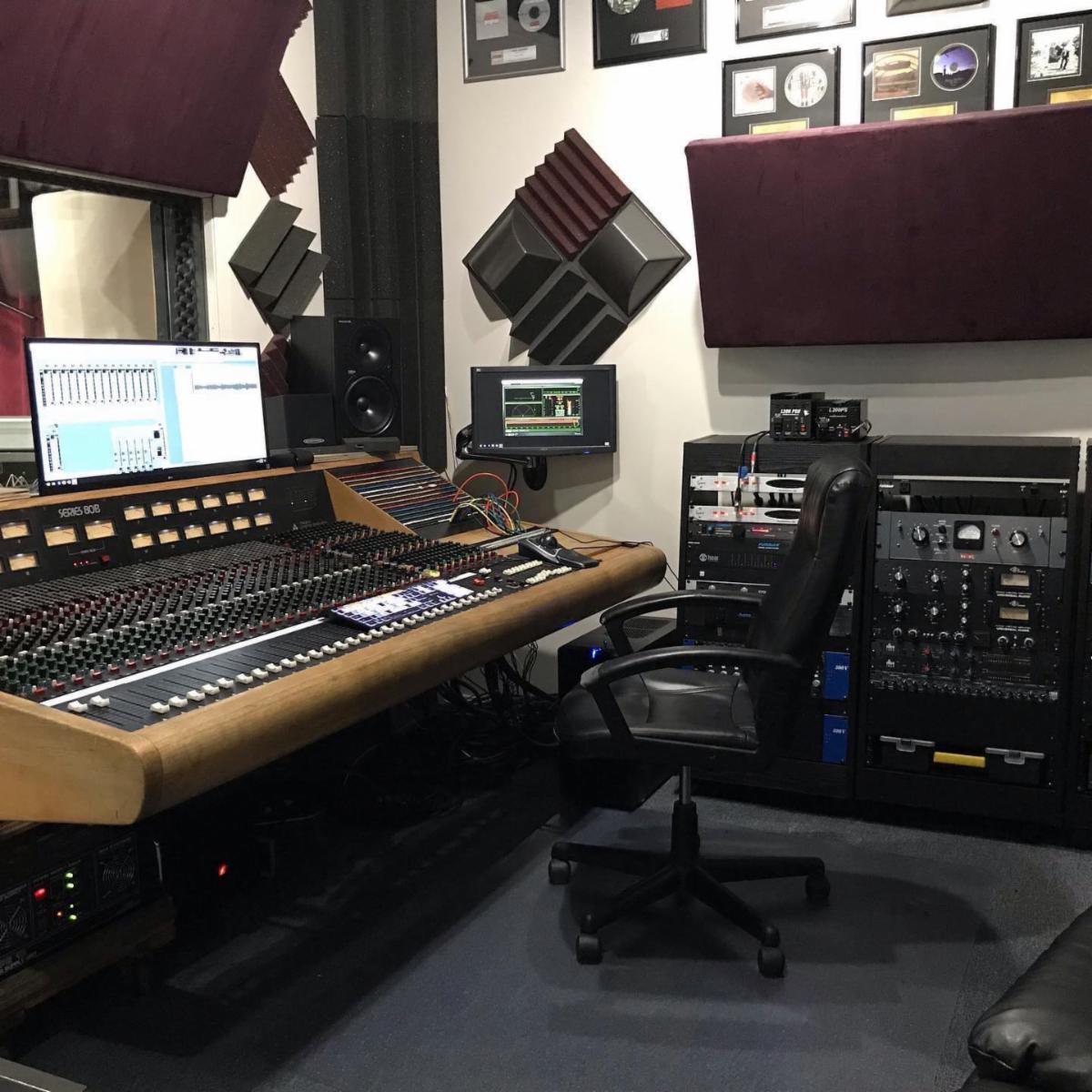Soundscpstudio's tweet photo. $500 OFF Tuition; Studio OPEN HOUSE!  Now registering new students for January 2021 start dates! https://t.co/hMHGPX4ru5 https://t.co/0OrunfRCtk
