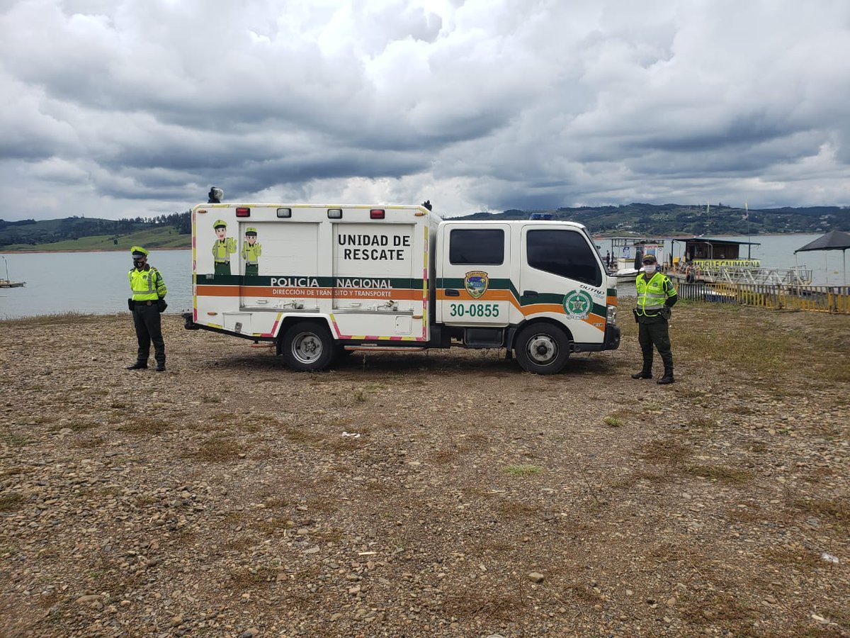 Senalalaire's tweet photo. #LagoCalima verificamos el cumplimiento de los protocolos de bioseguridad, permisos @SectorSalud, pólizas y zarpe de las embarcaciones. @TransitoPolicia
#SomosUnoSomosTodos https://t.co/Qk4JOUEB3A