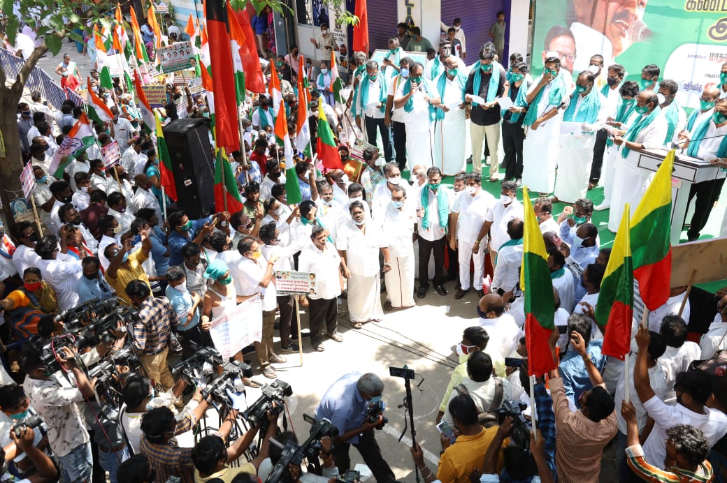 INCIndia's tweet photo. .@INCTamilNadu stands strong with our farmers and opposes the discriminatory &amp; oppressive laws of the BJP Govt. which snatch away their rights only to favour a few corporates.

#KisaanMazdoorNYAYMarch https://t.co/ADaGcR75Fu