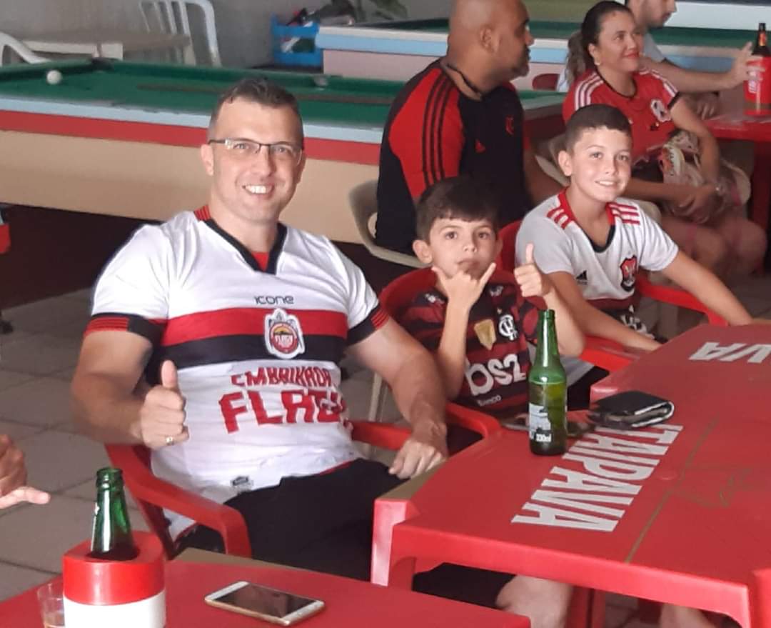 EmbaixadaFlaGV's tweet photo. É com muita tristeza que a @EmbaixadaFlaGV, vem comunicar o falecimento do seu membro e rubro-negro apaixonado Ryan Figueiredo, nossas condolências aos familiares e amigos neste momento de extrema tristeza para todos nós. Que Deus conforte nossos corações. 

#RipRyan https://t.co/KZr6ZTuugE