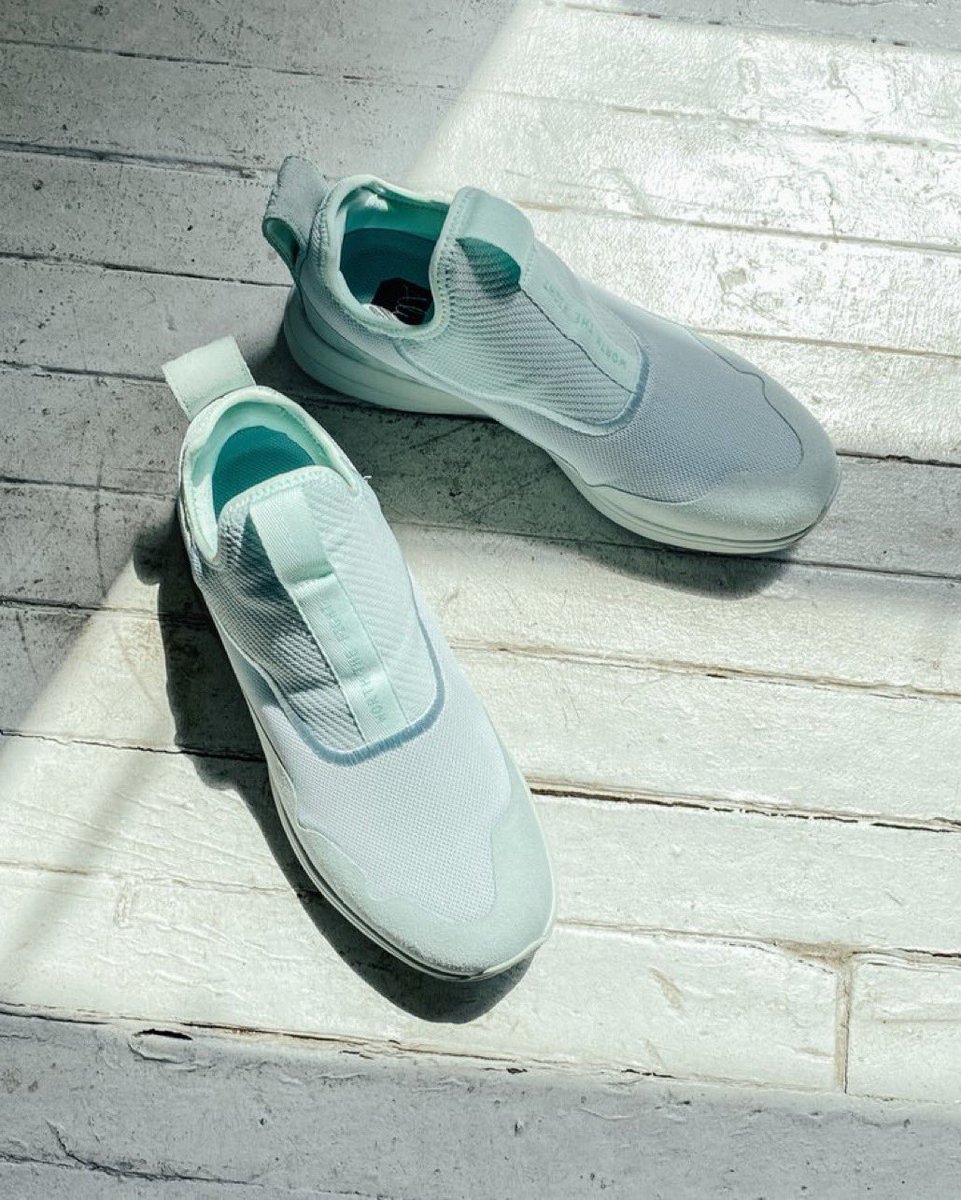 YORK_Athletics's tweet photo. Dipped in this single hue, with subtle color shifts from the palette of performance materials, this new colorway reads both statement and refreshing.โ โ โ โ โ โ
< https://t.co/fBB9D38M5f >
#worththefight #fightfromhome #everydayfighter https://t.co/J7VqS0zoRE