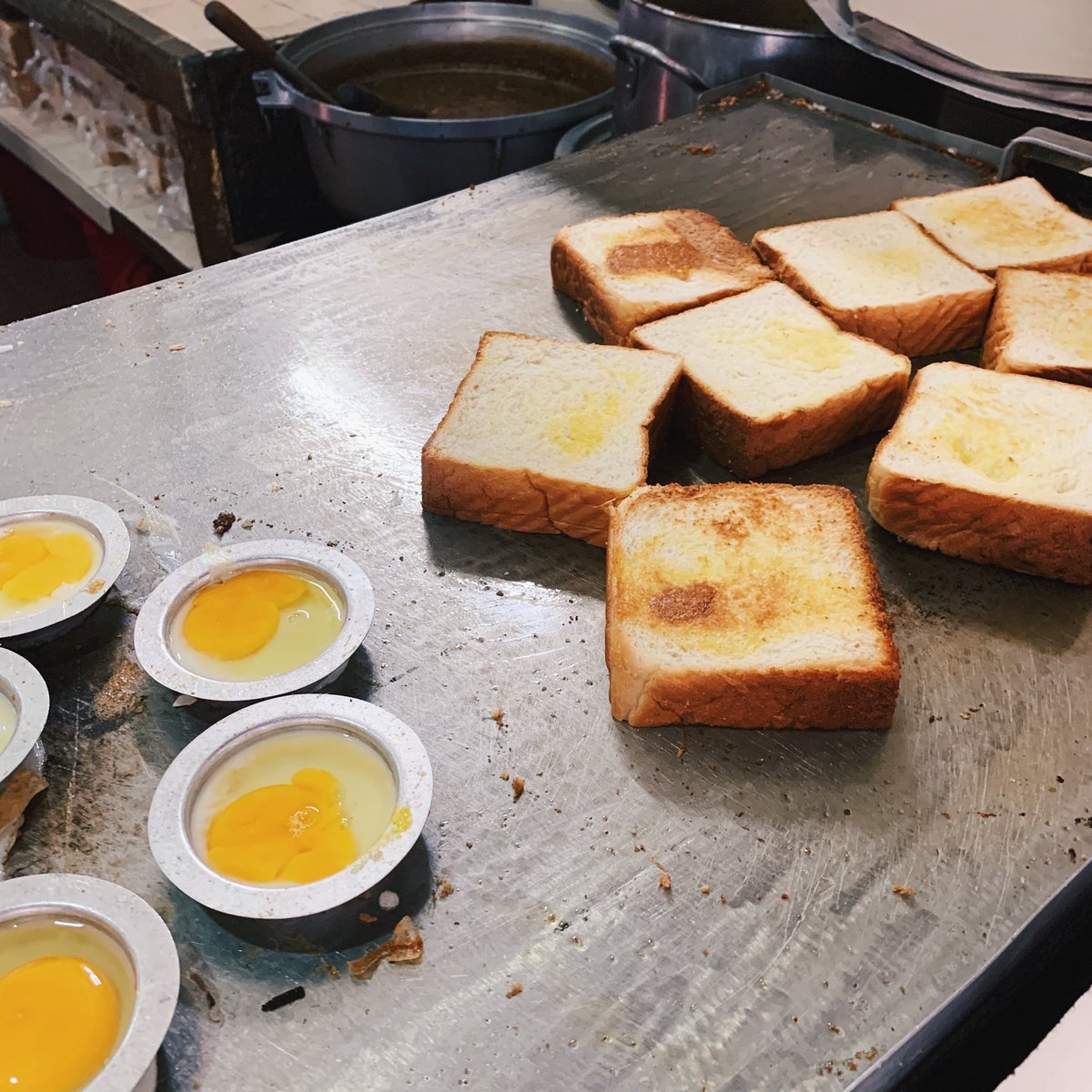  Kacang Pool Haji Kena habaq lagi ka hat ni sedap?! RM6 per serving! Berbaloi sebab daging banyak Kami beli satu serving dan extra sekeping roti!