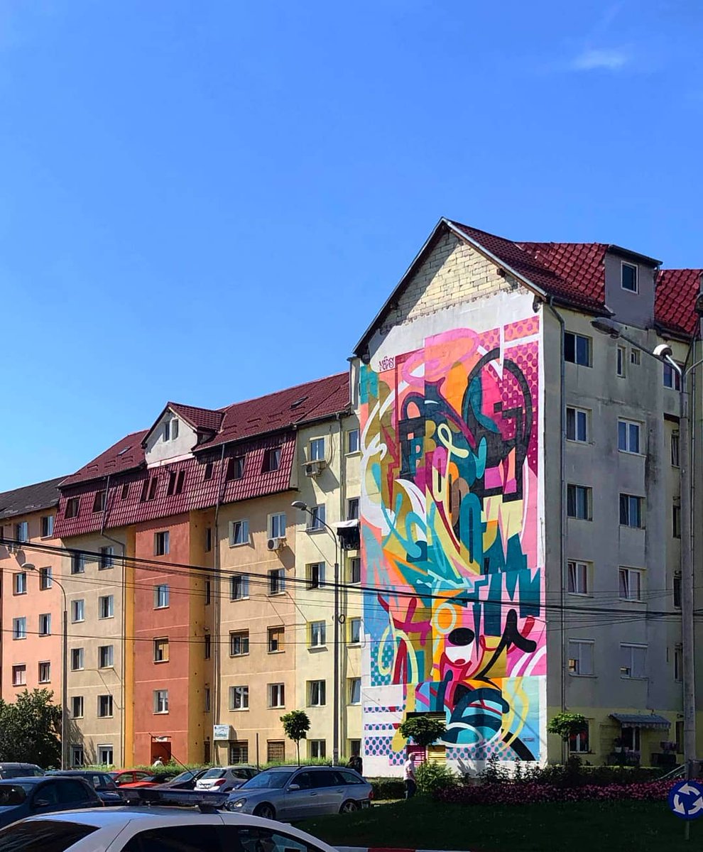 allcitycanvas's tweet photo. Esta explosión de color acaba de ser creada por #KapsCrew para el festival en Rumania #SibiuStreetArtFestival. https://t.co/FgKYlwHTNs