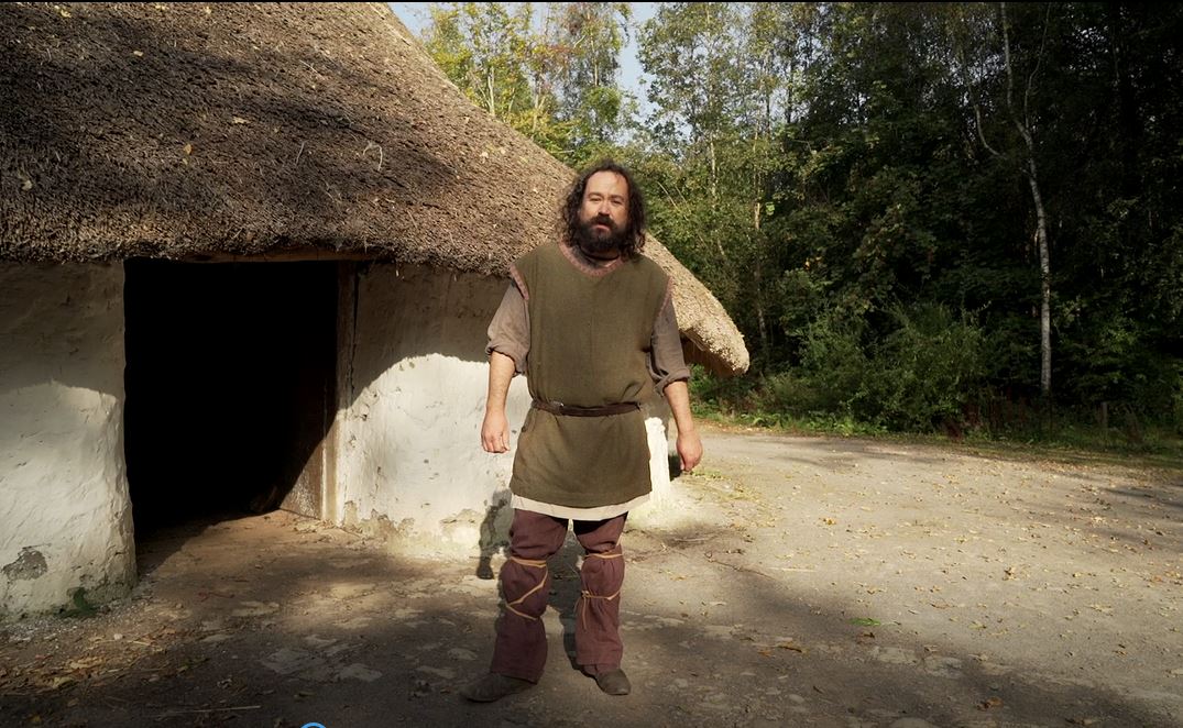 Our new virtual workshops for schools begin in two days! Get in touch to book a session on Celts, Romans, Washday, Dinosaurs or Art. museum.wales/learning/activ…