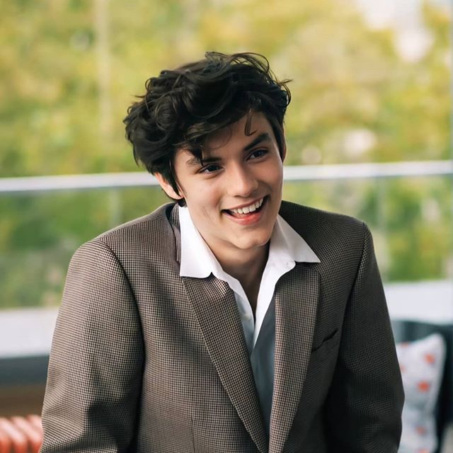 ggluvcats's tweet photo. Louis Partridge หนุ่มน้อยจากอังกฤษวัย 17 ปี ที่แสดงเป็น The Viscount Tewskbury, Marquess of Basilwether ในเรื่องเอโนล่าคือหล่อมากๆ ฉันมุฟอรจากท่านเคาท์ทิวส์เบอร์รี่ยังไม่ได้ ช่วยด้วยน้องหล่อมาก 😍 /ท่องคำว่าน้องหล่อมากซ้ำๆเหมือนคนเสียสติ #EnolaHolmesNetflix https://t.co/jlLj3sPSOU