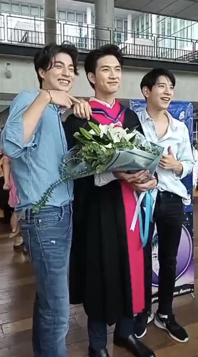 elishubby's tweet photo. The three fabolous Friends ! Congratulations @philosoboat !! Hope you always success in your life and also in career . See you on November ! #CongratulationsBoatload https://t.co/4dG5u5b9Rb