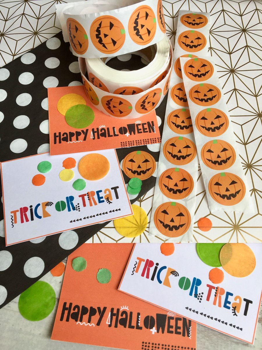 koolbadges's tweet image. Packaging up some Halloween badge orders in our spooky Halloween packaging 🎃 🖤  buff.ly/337FrcB #HappyHalloween #Workshop #HalloweenPackaging