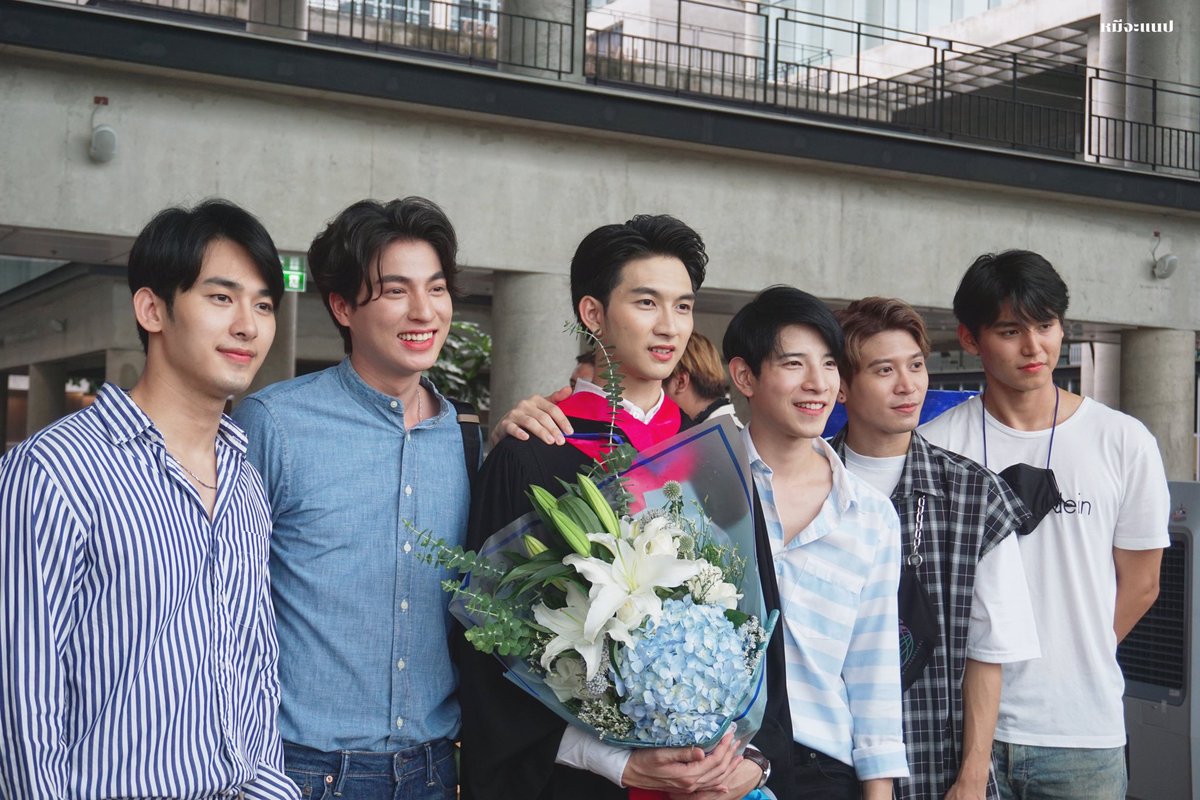 mhsnp_t's tweet photo. ถ่ายกับบัณฑิตสักหน่อย 📷
#CongratulationsBoatload https://t.co/PNnHftH7Jy