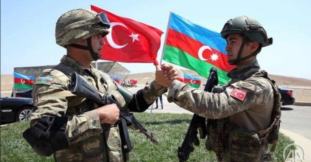 fatmanuraltun's tweet photo. Azerbaycan ve Türkiye iki ayrı devlet olsa da tek millettir. Anadolu’dan sonra en fazla şehitliğimizin olduğu topraktır. Bakü’ye yan bakan Ankara’ya yan bakmıştır. Gerisi lafügüzaftır. 
Dünyanın kanunudur; uyuyanlar elbet uyanır, her şey aslına rücu eder. https://t.co/oma2yQmxjo
