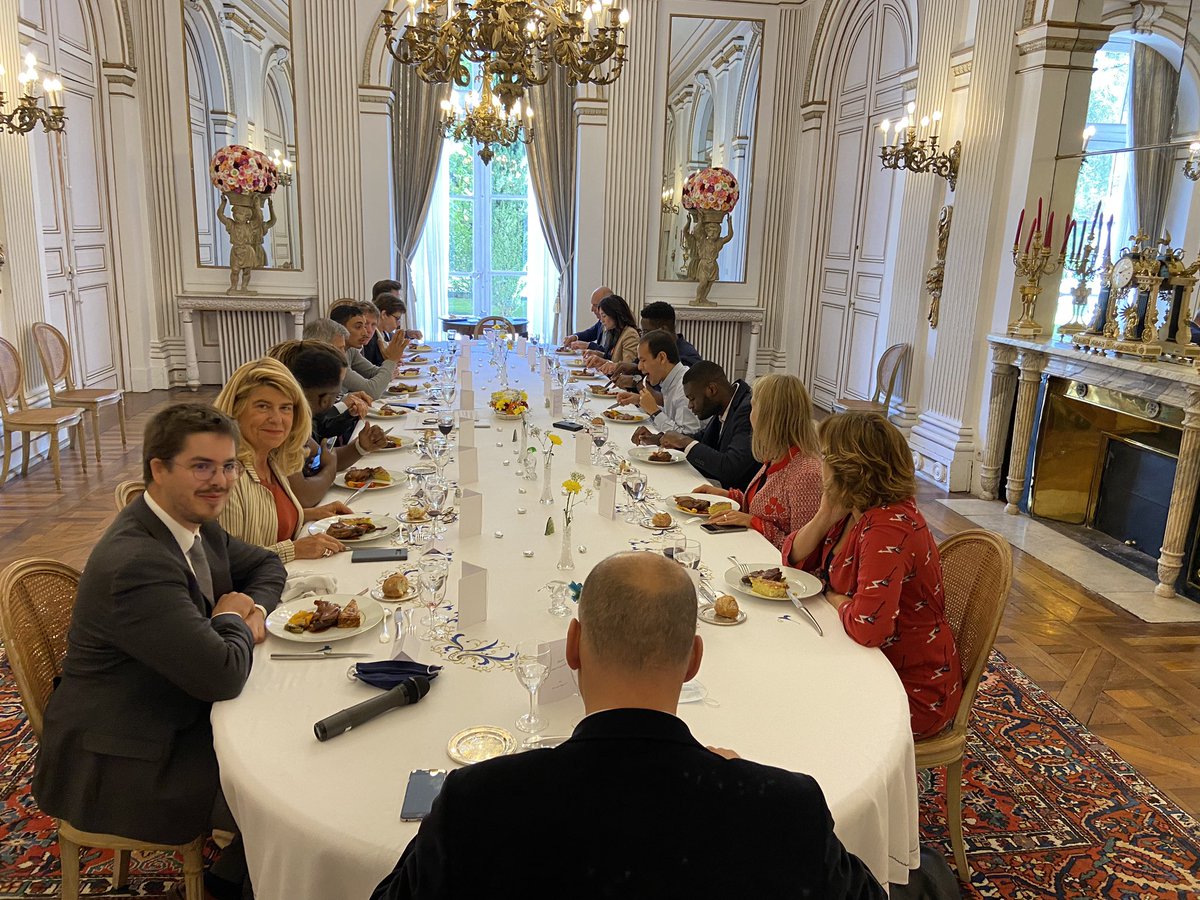 AlexisJanicot's tweet photo. (2/3) @cedric_o a rencontré les lauréats de #FrenchTechTremplin. L’occasion de redire que l’échec et le réseau sont des clés de l’entrepreneuriat. https://t.co/yE5As5liBb