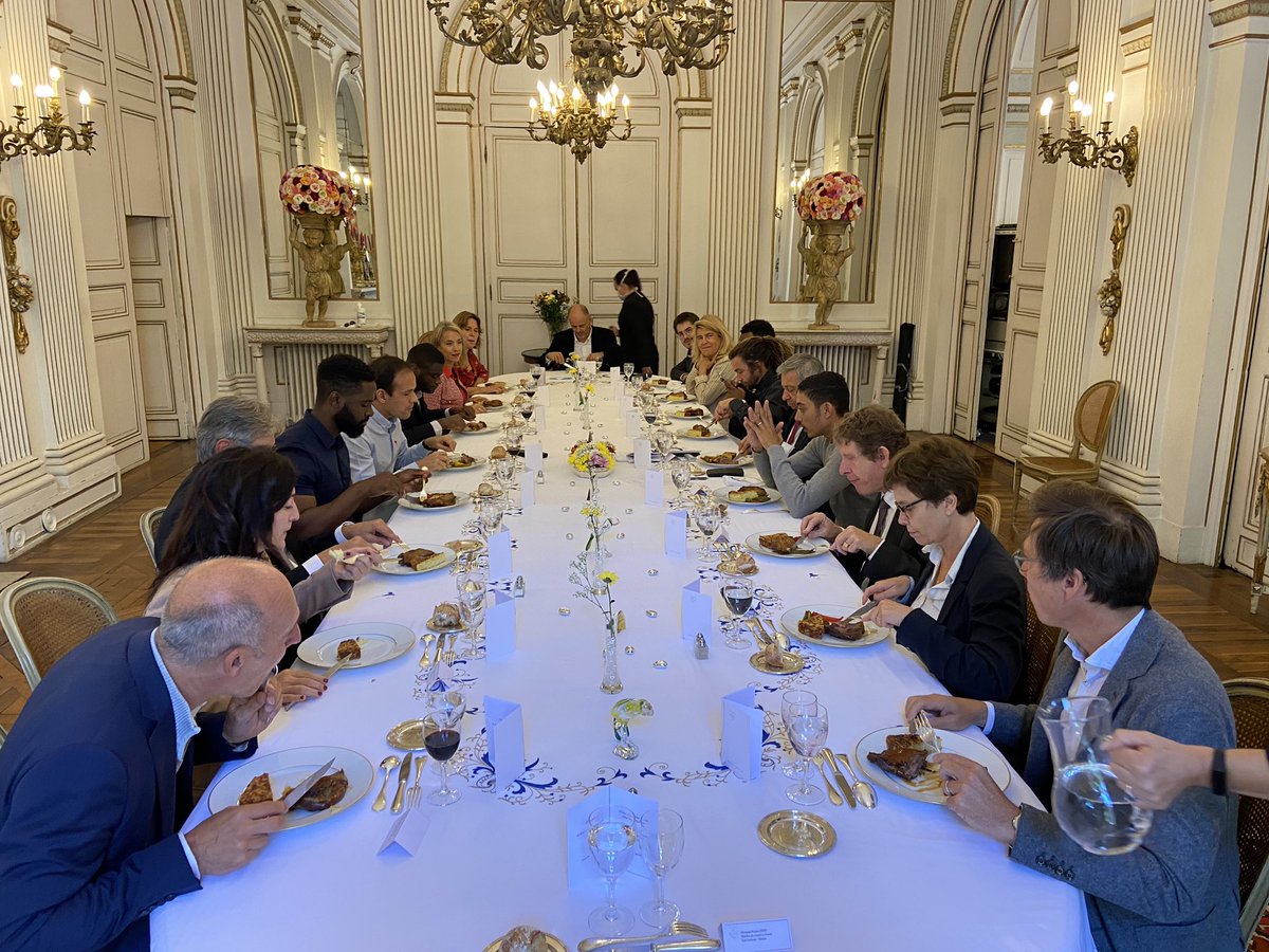 AlexisJanicot's tweet photo. (2/3) @cedric_o a rencontré les lauréats de #FrenchTechTremplin. L’occasion de redire que l’échec et le réseau sont des clés de l’entrepreneuriat. https://t.co/yE5As5liBb