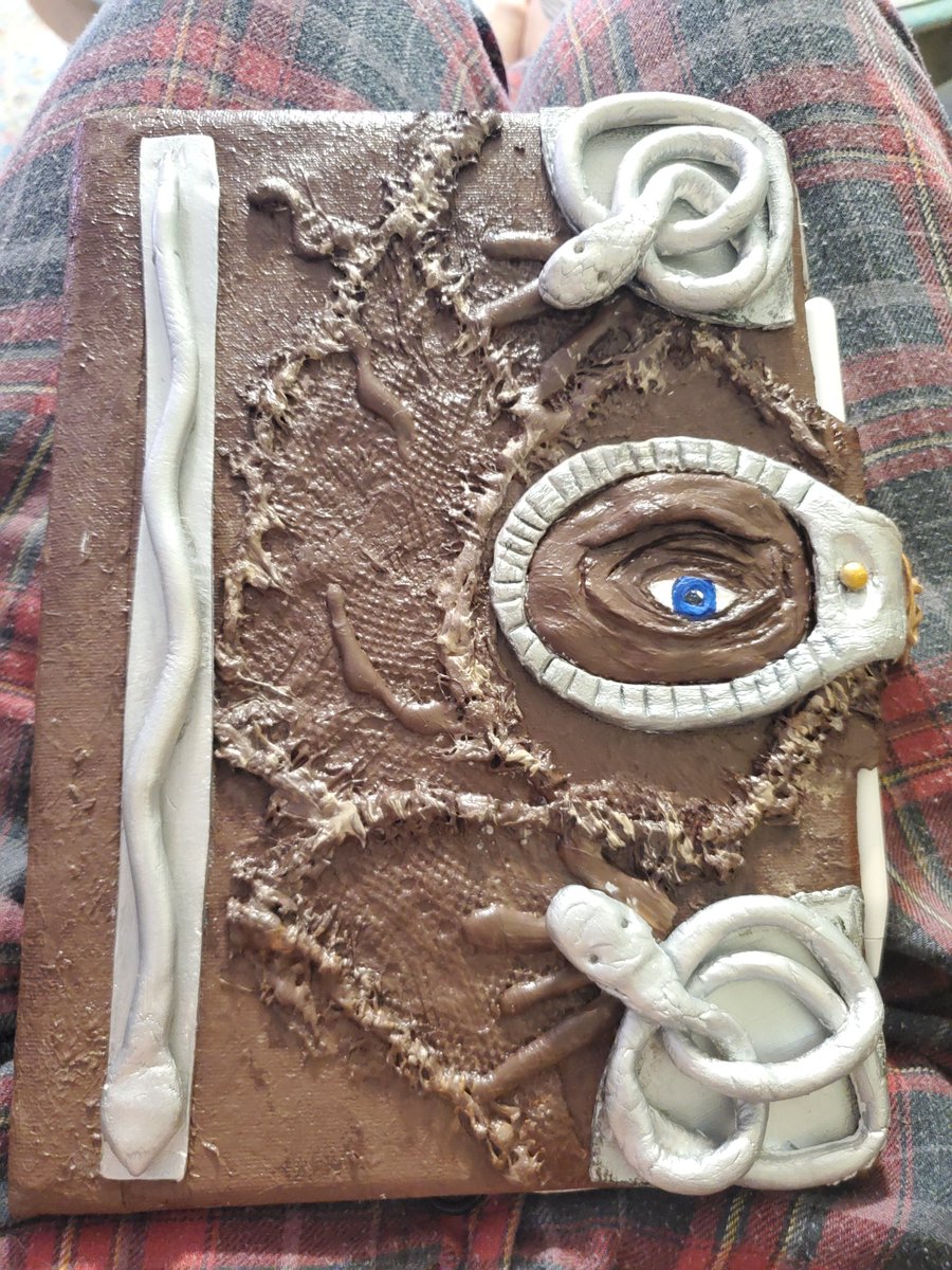 hippieN3rd's tweet photo. He's alllliiivvvveeeee!!!
#HocusPocus #diy #ipad #polyclay #Halloween #imadethat #MondayMotivation https://t.co/YQHsAg6vut