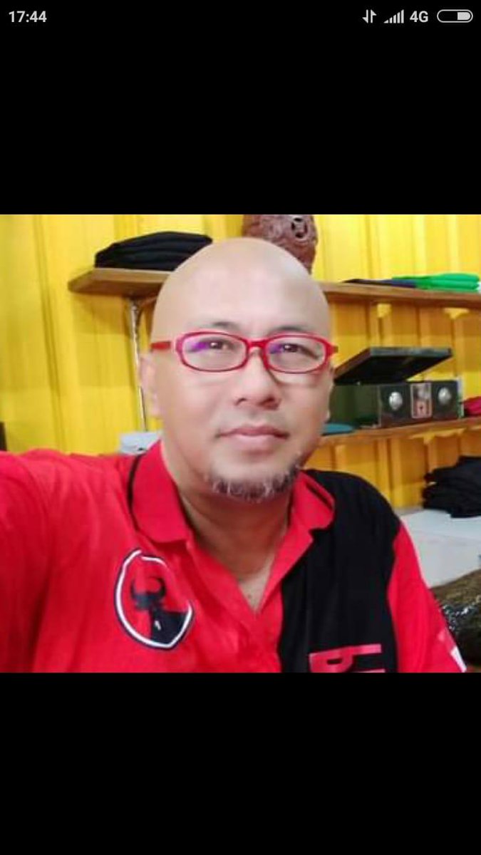 Budi89101860's tweet photo. Ini orang yg tadi bilang pak Gatot anjing di atas mobil https://t.co/bkvOaBcU88