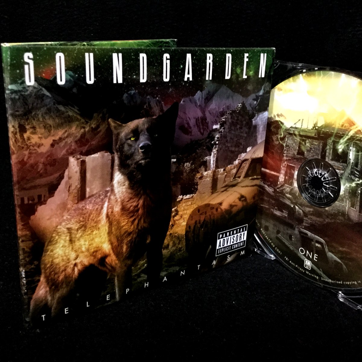 youcharist's tweet photo. 10th ANNIVERSARY!!!!!!!!!!!!!!!!!!!!!!!!!!!!!!!!!

"Telephantasm" [September 28th, 2010 wiki]

#SOUNDGARDEN #Telephantasm
#ChrisCornell(July 20, 1964 – May 18, 2017)
#KimThayil #BenShepherd #MattCameron
#HiroYamamoto #JasonEverman #ScottSundquist 
#AandMrecords #Interscoperecords https://t.co/AIqO7dzUxb
