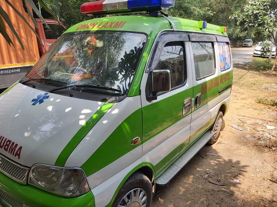 This is for comparison between Maruti Eeco AMBulance model and 5 Seater  model.