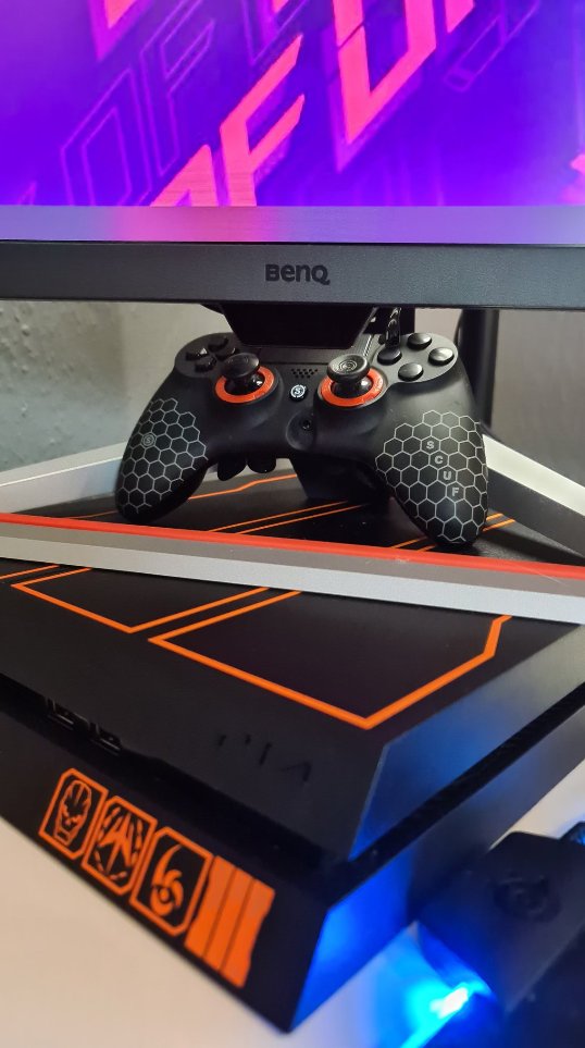 bySankah's tweet photo. Salut à tous, je vais bientôt filmer la vidéo Setup 2020 dans laquelle je vous parlerai de mes nouveaux écrans #Mobiuz #EX2710 dédiés au Gaming ! 👀🔥👌
Merci à @BenQFrance ! ❤️
#HDRi #BenQMonitor #FreeSyncPremium1ms #144hz https://t.co/AOuW4Oz4QP