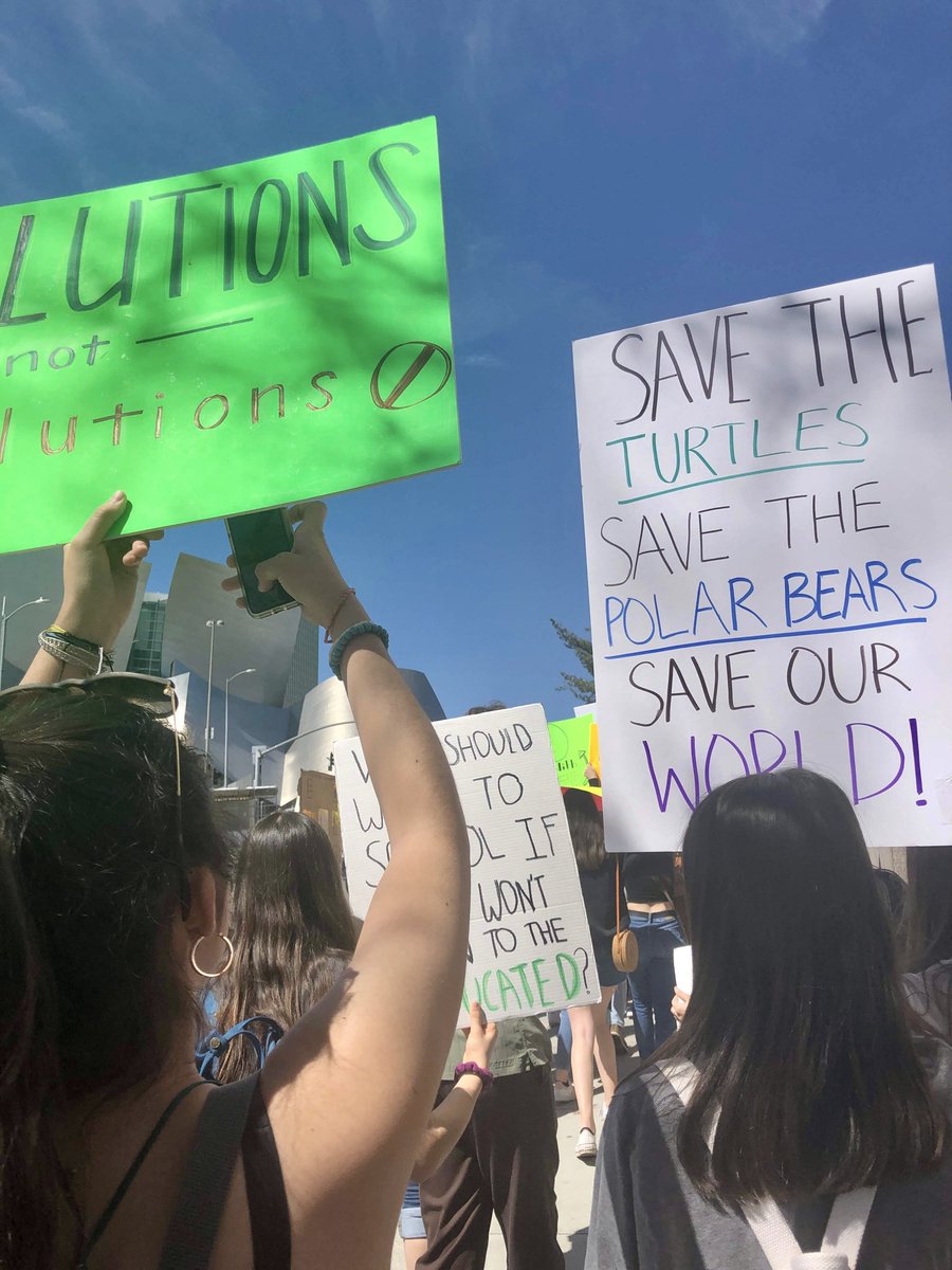 mobilize_u's tweet image. Just because we can’t strike outdoors doesn’t mean we can’t strike at all! Picture from the climate strike last year 🌎❤️ #voteearth #climatejustice #onlineclimatestrike